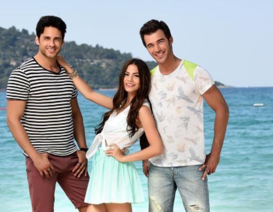 شاهد مسلسل رائحة الفراولة الحلقة 22 مترجمة للعربية HD