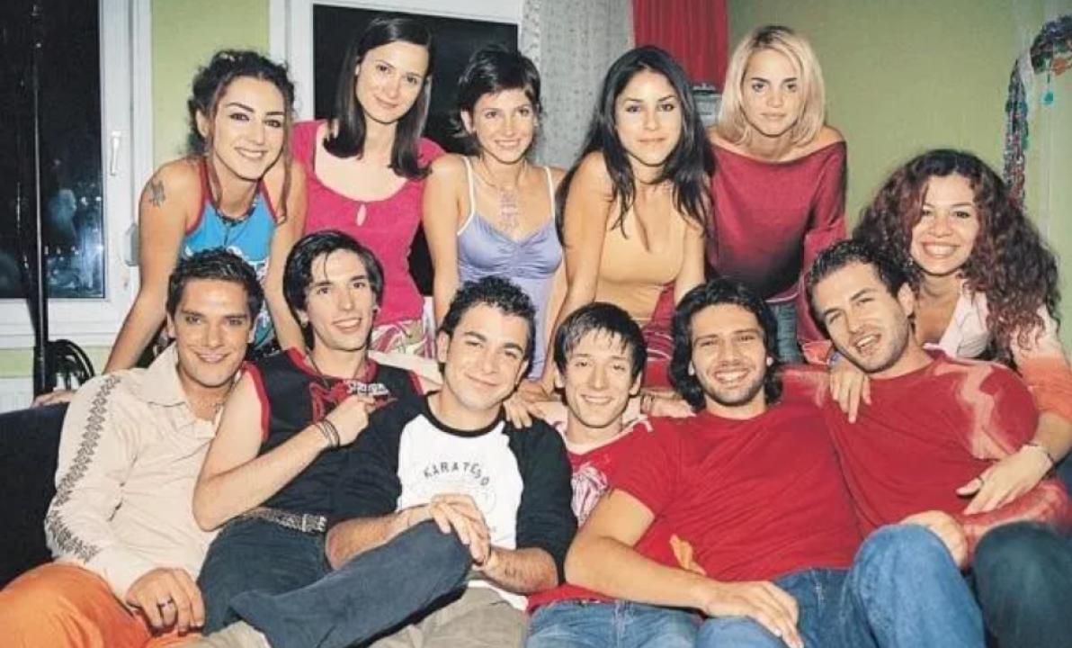 شاهد مسلسل جامعة المشاغبين الحلقة 42 مدبلجة للعربية HD
